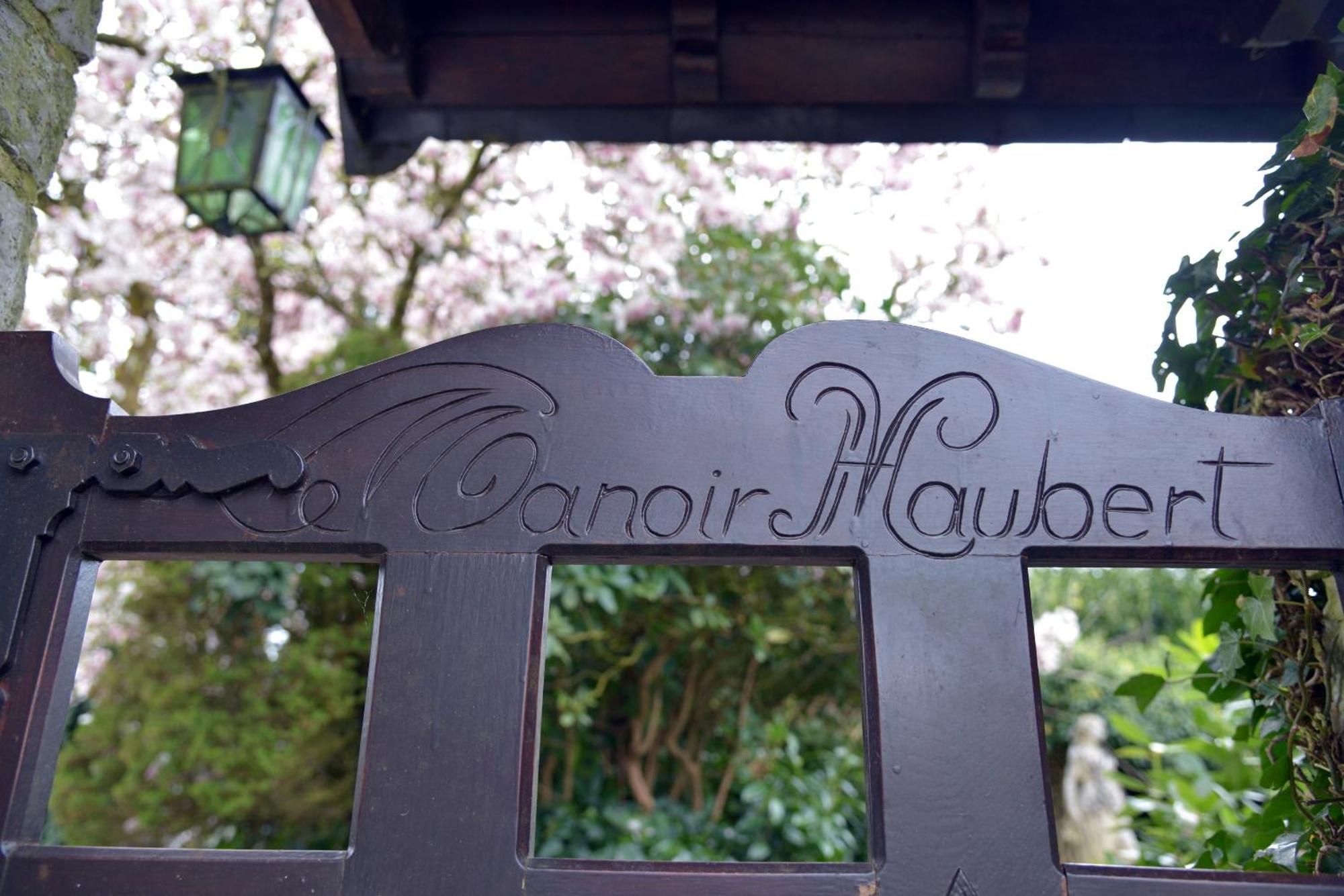 Insolites A Chimay - Roulottes Et Manoir - Roulotte Colibri Exterior photo